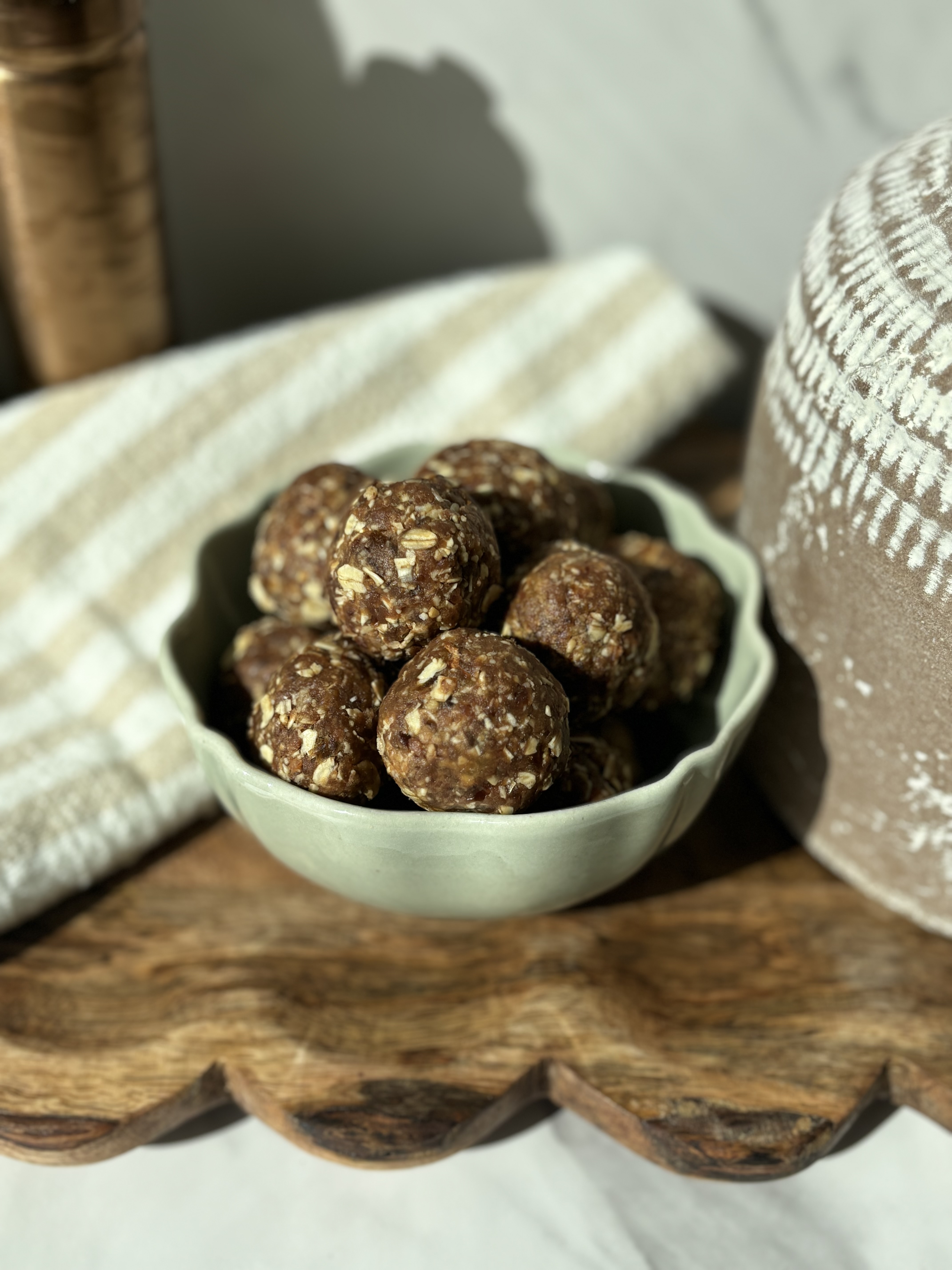 No Bake Chocolate and Nut Snack Balls